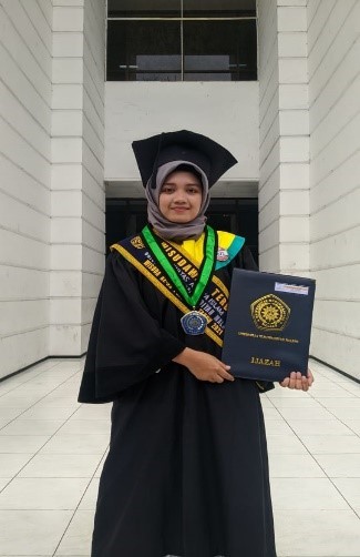 BELAJAR BUKAN HANYA SEKEDAR MENCARI NILAI ISTIMEWA DI KELAS, MAHASISWA PBA-UMM JADI WISUDAWAN TERBAIK