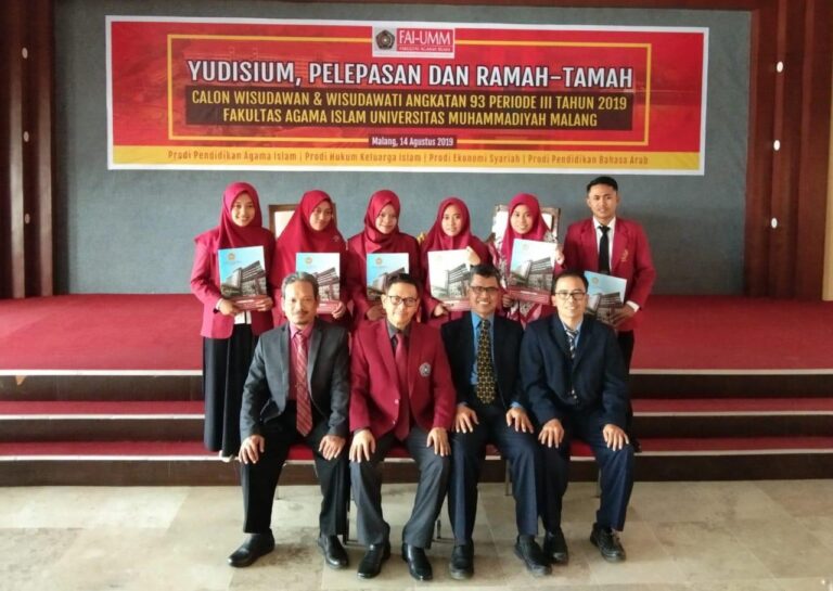 LULUSAN PERDANA TEMBUS 3 BESAR NILAI IP TERTINGGI TINGKAT FAKULTAS