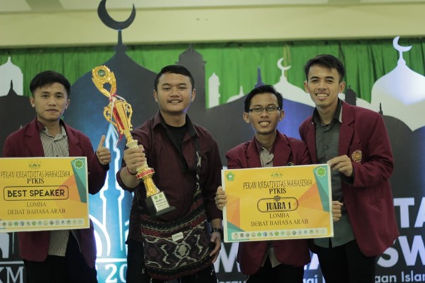 CARUK KEMENANGAN, KLUB FARABIYA PBA FAI-UMM JUARAI LOMBA DEBAT BAHASA ARAB TINGKAT NASIONAL DI YOGYAKARTA