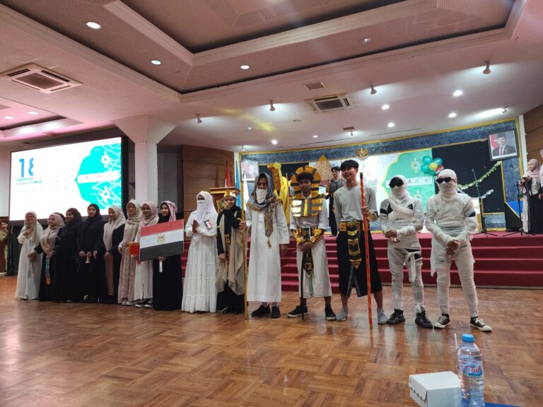 ‘AALAMUL ARABIYAH SALAH SATU SARANA MENGASAH KETERAMPILAN BERBAHASA ARAB, PBA UMM RAYAKAN HARI BAHASA ARAB INTERNASIONAL
