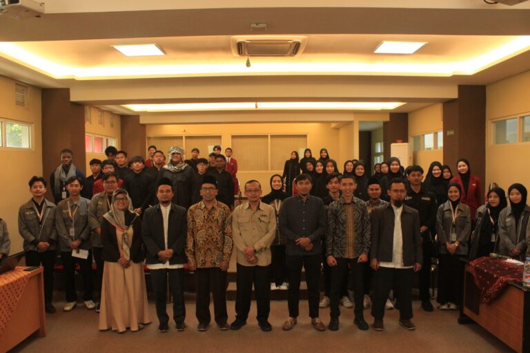HARMONI ARABIYYAH MENYAPA KAMPUS PUTIH: HMPS PBA UMM SELENGGARAKAN PERINGATAN HARI BAHASA ARAB INTERNASIONAL 2025 DENGAN PENUH KEHANGATAN DAN KEKOMPAKAN