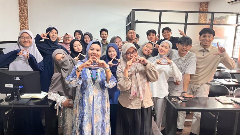 MENGASAH DAYA SAING MAHASISWA MELALUI PERSONAL BRANDING: KULIAH COE PBA UMM HADIRKAN INSPIRASI KEWIRAUSAHAAN