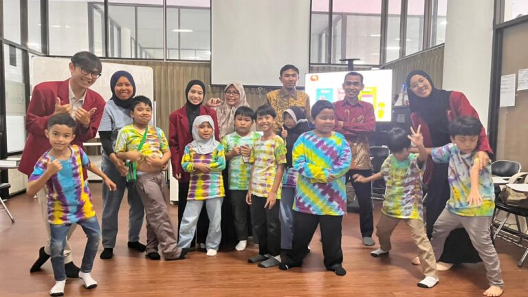 MENJELAJAH ILMU DAN BAHASA: KESERUAN FIELD TRIP SDU PERMATA MULIA BERSAMA PBA UMM DI UNIVERSITAS MUHAMMADIYAH MALANG